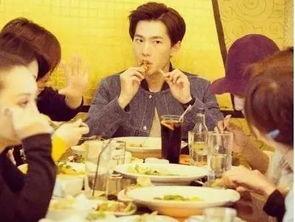 娱乐圈前排吃瓜的是谁,娱乐圈前排吃瓜达人揭秘! 第1张 娱乐圈前排吃瓜的是谁,娱乐圈前排吃瓜达人揭秘! 第1张